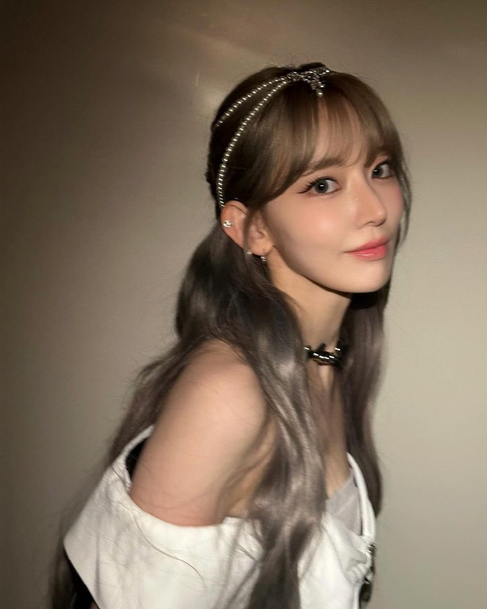 "앗, 눈부셔"..르세라핌 사쿠라, 비주얼 폭발 '새해 인사'