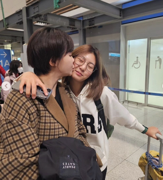 '송종국 딸' 송지아, 동생 송지욱 끌어안는 우애.."과도한 스킨십" 엄…