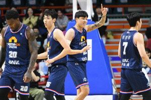 파죽의 SK, 최다연승 '9'로 늘렸다…막판 대접전 끝에 KCC에 77-74 진땀승