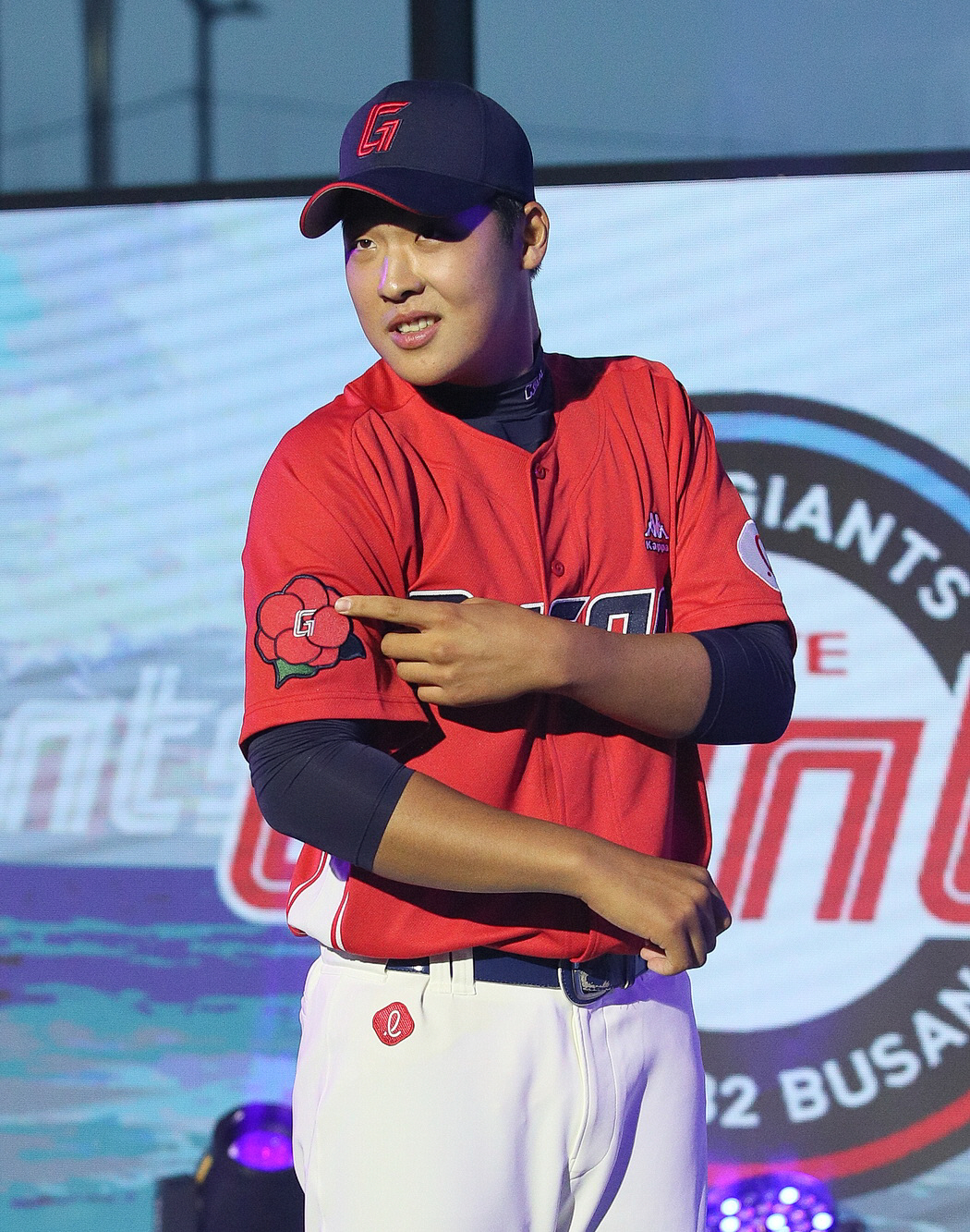 200일만에 잡은 공→155㎞ 회복 가능할까? "20m 캐치볼 시작한지 …