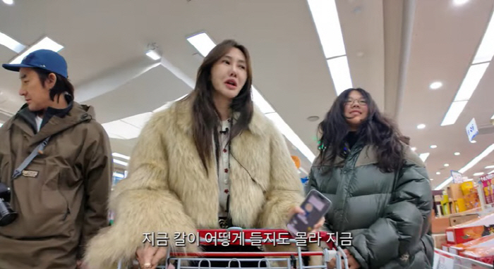 엄태웅♥윤혜진, 럭셔리 풀빌라서 새해맞이..딸 지온 아파 걱정 "애가 하…