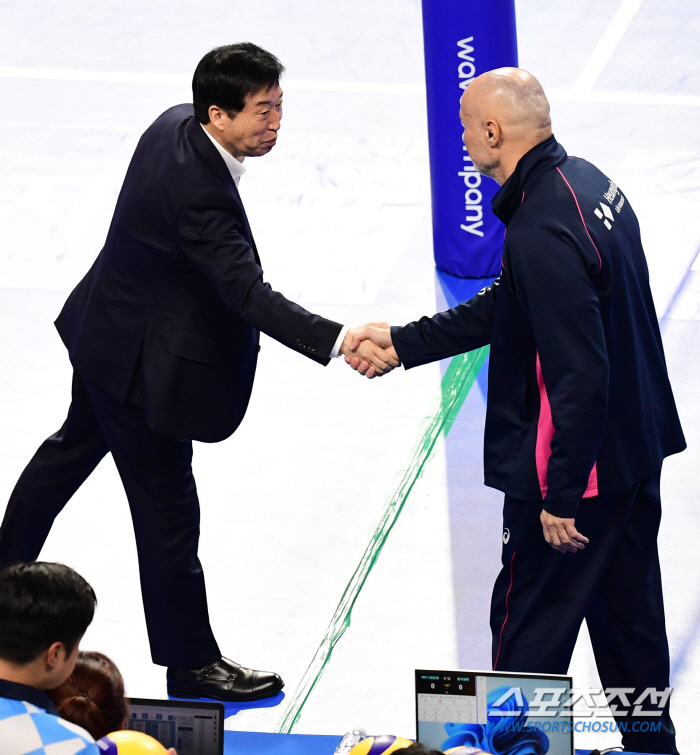풀세트 접전, 김연경이 끝냈다! 흥국생명 또 기업은행 울렸다[화성 리뷰]
