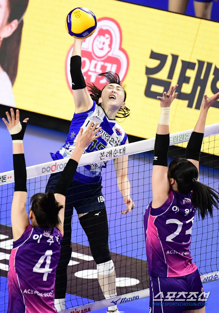 풀세트 접전, 김연경이 끝냈다! 흥국생명 또 기업은행 울렸다[화성 리뷰]