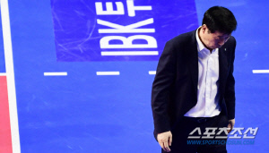 이번에도 흥국생명 못 넘었다, 기업은행 김호철 감독 