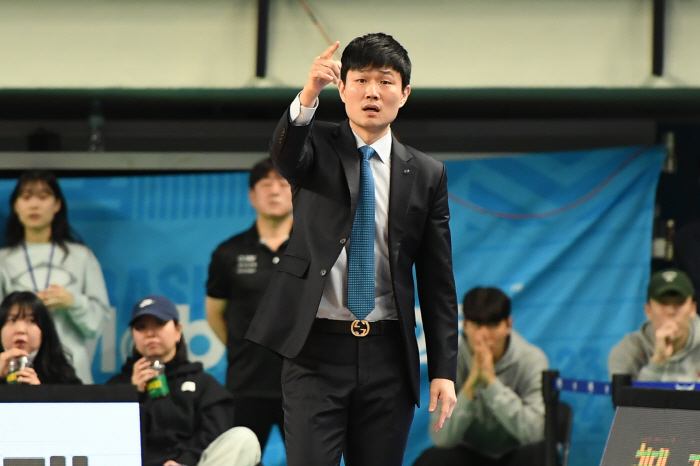 [현장인터뷰] 한국가스공사 강 혁 감독 "이대헌 무득점, 리바운드 10개…