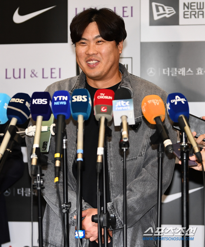 선발 급구 양키스 "류현진도 관심 대상", 한화 복귀설 잠재울 조건 제시…