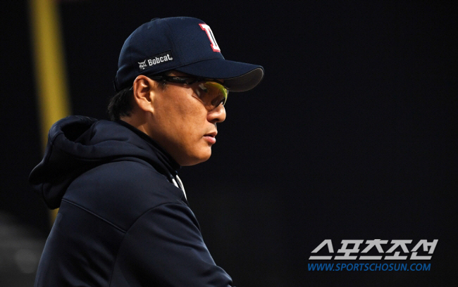 '홈런왕 1타 스승' 수석코치로 '국민타자' 돕는다…이승엽호, 박흥식 수…