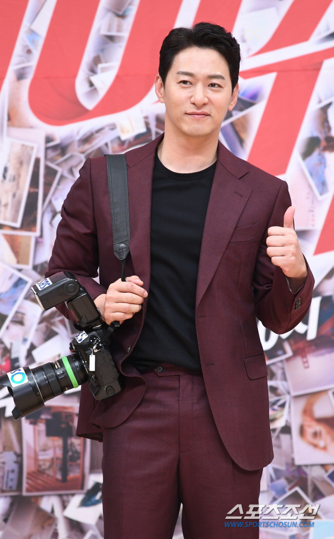 주진모, '사생활 유출' 논란 5년 만에 복귀…"웃는 얼굴인 건 ♥아내 …