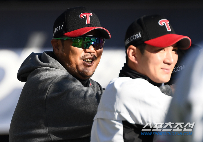 "타격코치가 투수교체 알아?" 감독 면접 본 이호준 코치가 먼저 QC코치…