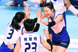 '양효진 빼고 두자릿수 득점만 4명' 현대건설, 도로공사에 72분만에 셧아웃 압승…선두 질주