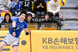 감독 경질→4연승 폭풍질주! '허수봉 아흐메드 42득점' 현대캐피탈 5위 점프. KB손보 6연패 수렁 [의정부리뷰]