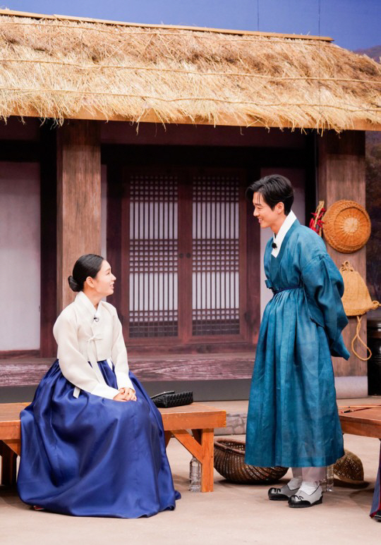 "대본 보고 울었다"…남궁민X안은진, 오늘(6일) '아는 형님' 새해 첫…