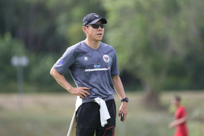 [인터뷰]'카잔의 기적' 신태용 감독 또 위대한 도전 "랭킹은 숫자에 불…