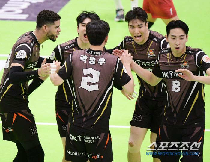 '누가 레오를 막나' OK금융그룹, 6연패 후 3연승…6위에서 4위로 점…