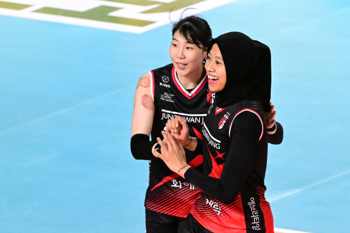 '메가+지아+소영 날았다' 정관장, 시즌 첫 GS칼텍스 제압 '2연승'[…
