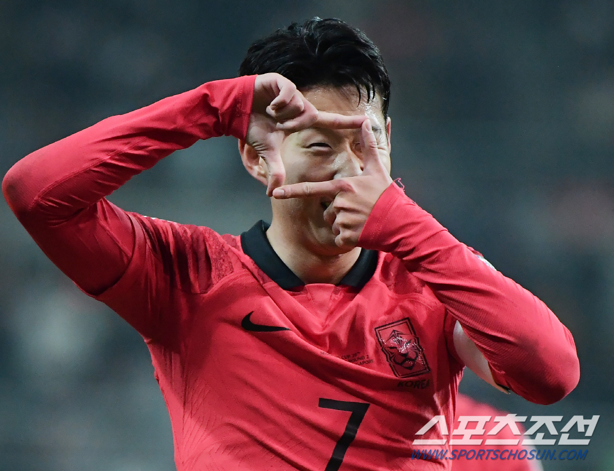 "SON, 21개국 보다 비싼 몸" 베트남 언론 입이 떡.. 응우옌의 8…