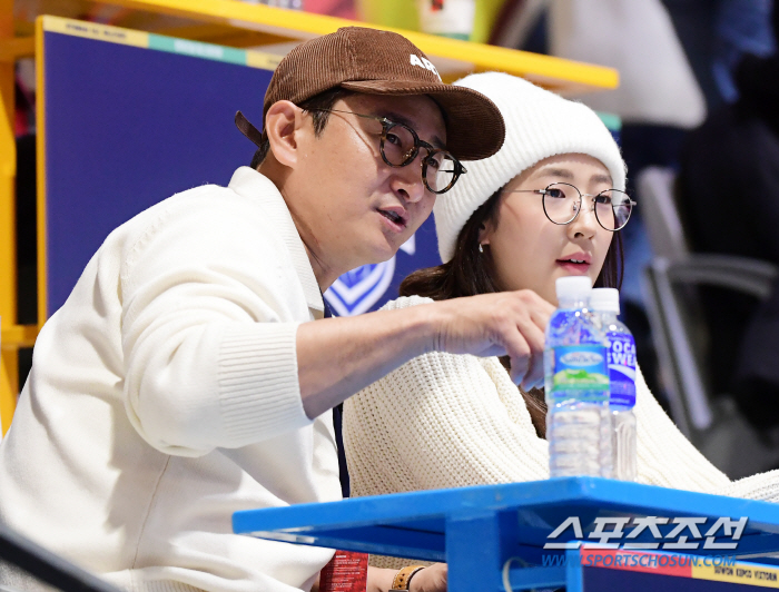 아빠가 야구 레전드인데...17살 딸 마음 훔친 건 배구선수, 딸바보 아…