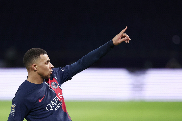 충격 토로! PSG 간판 킬리안 음바페 "리오넬 메시는 파리에서 존중받지…
