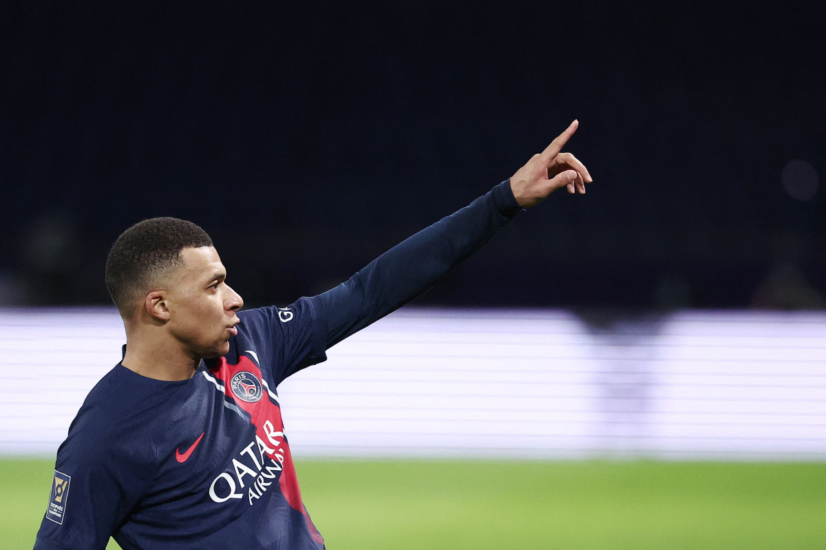 충격 토로! PSG 간판 킬리안 음바페 "리오넬 메시는 파리에서 존중받지…