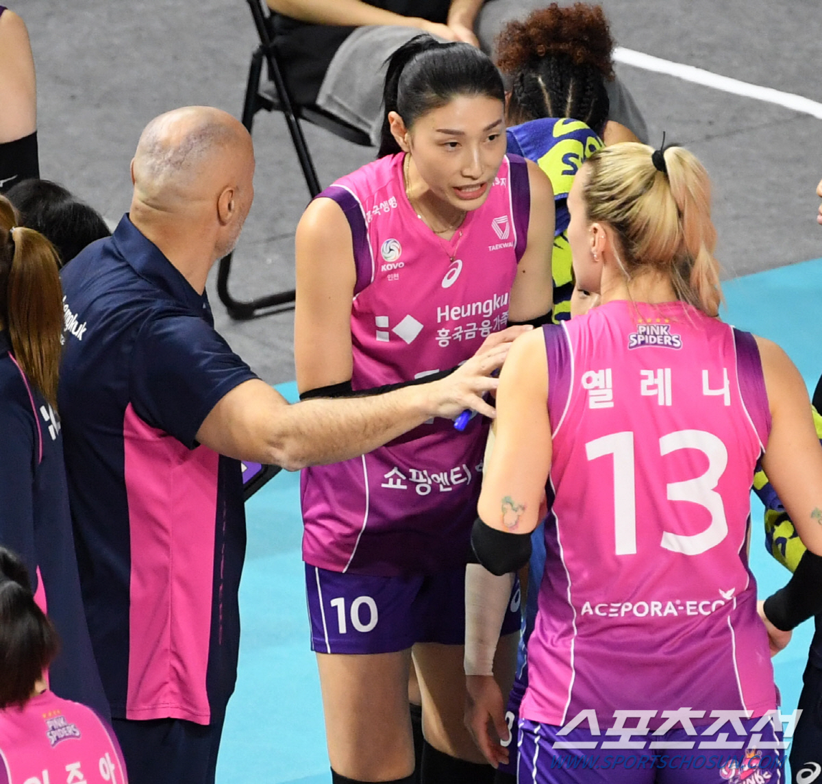 "레이나 잘하고 있지만…" '김연경+김해란 보유팀' 흥국 사령탑의 속내 …