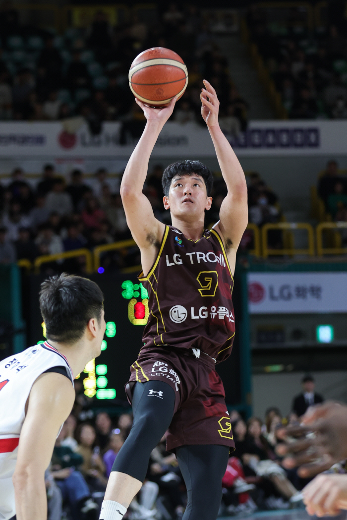 '3점슛 12개 폭격' LG, 현대모비스 4연승 저지하며 연패 탈출 성공
