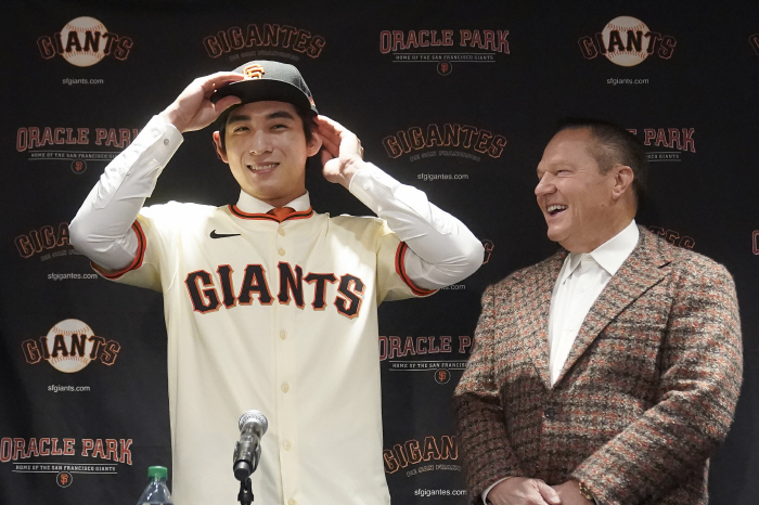 선택지는 좁아지는데, 류현진 '2년 계약' 오퍼 못받은 걸까? 흔들리는 …