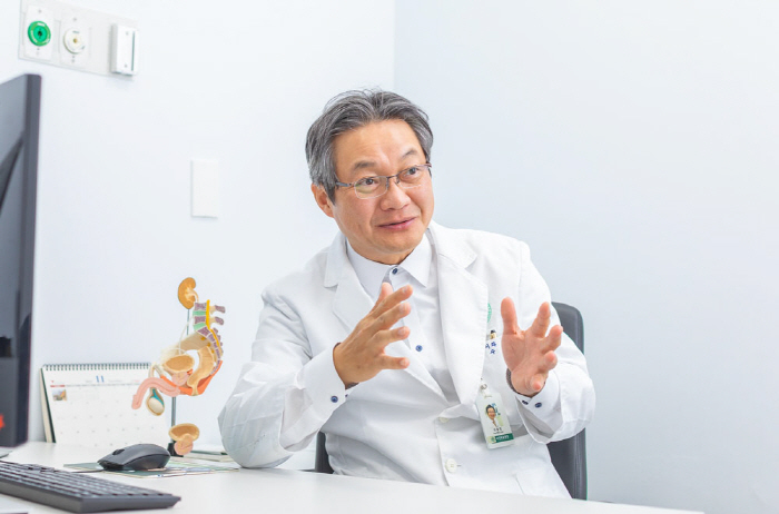 이동현 이대비뇨기병원장, 작년 인공방광수술 200례 돌파…8년간 1400…