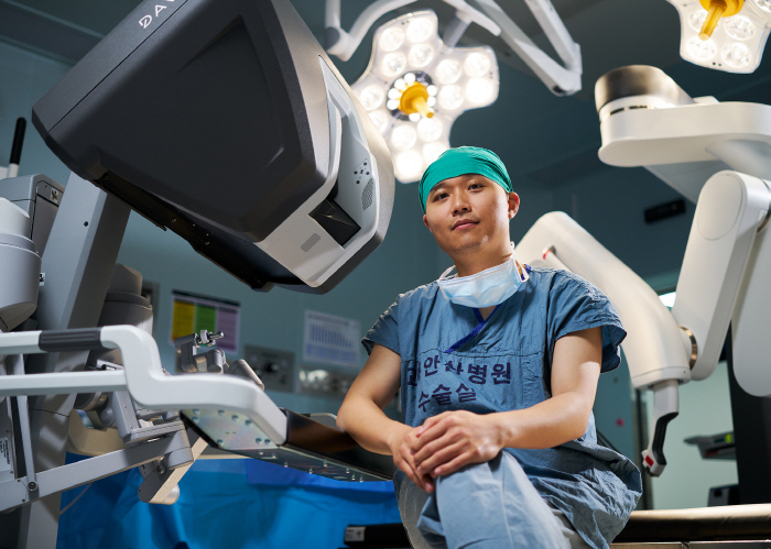 고려대 안산병원 장영우 교수, 갑상선암 등 단독 로봇수술 500례 돌파