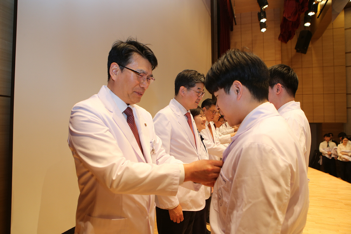 고려대의대 '화이트코트 세리머니' 성료…"참의사로 거듭나길"