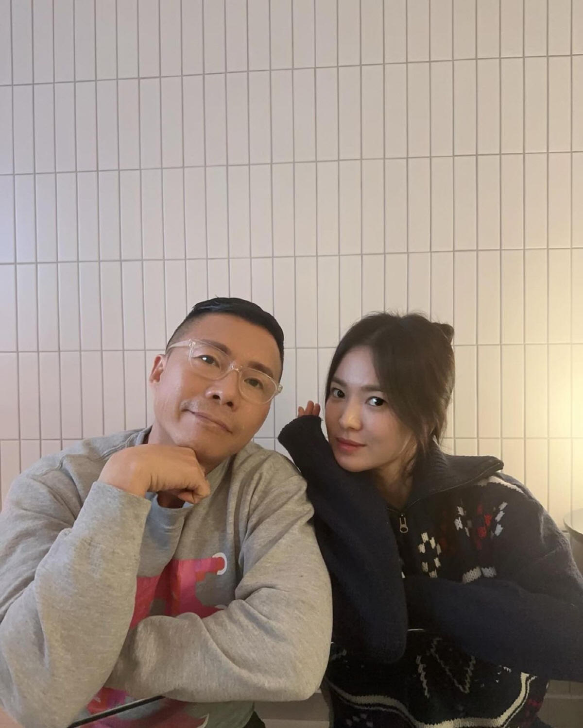 송혜교, 남사친 옆에서 압도적 '민낯 미모' 발산 "새 프로젝트 기대"