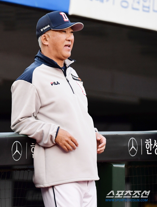 유일 '팀 타율 3할' 이끈 전문가였는데…파격 보직 변경? '巨人'의 주…