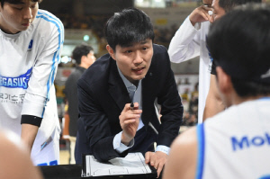 '공 뺏겨 속공 주면…' 한국가스공사 강혁 감독 '마성의 작전'