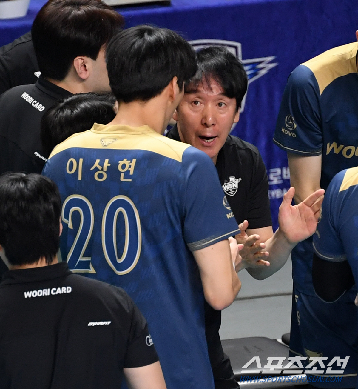 세터 교체까지 했는데 3연패…위태로운 선두 "공은 여전히 둥글다"