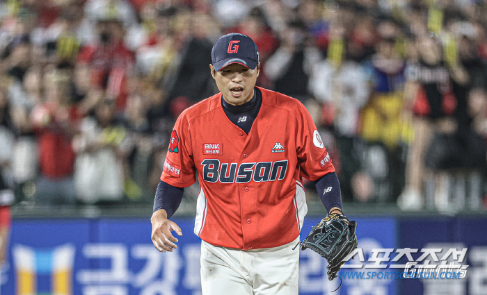 'KBO 최초 대기록+FA 대박' 두마리 토끼 정조준→야외 피칭 열정 "…