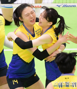 25점 양효진의 하드캐리 현대건설, GS칼텍스에 3대2 승리. 4연승 1위 독주[수원 리뷰]