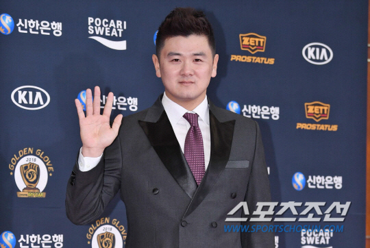 "안 매고 가도 되는데…" 42억 계약의 끝 해, 유니폼 바꿔 입은 FA…