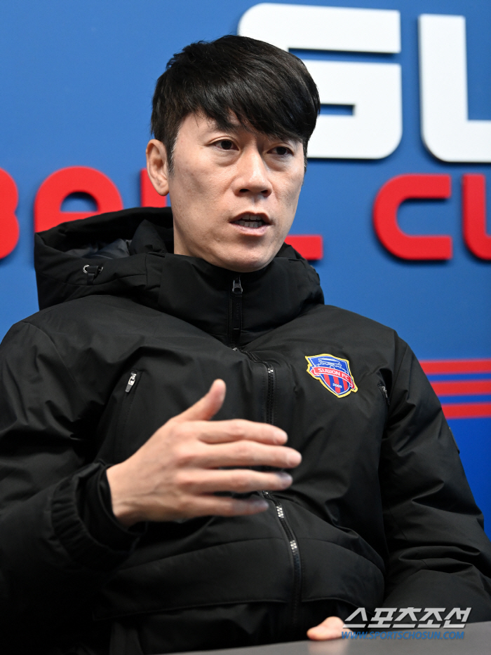 '샤프'김은중 수원감독"선수들 다 바꾼다고?'절대 아님'이라고 써달라"[…