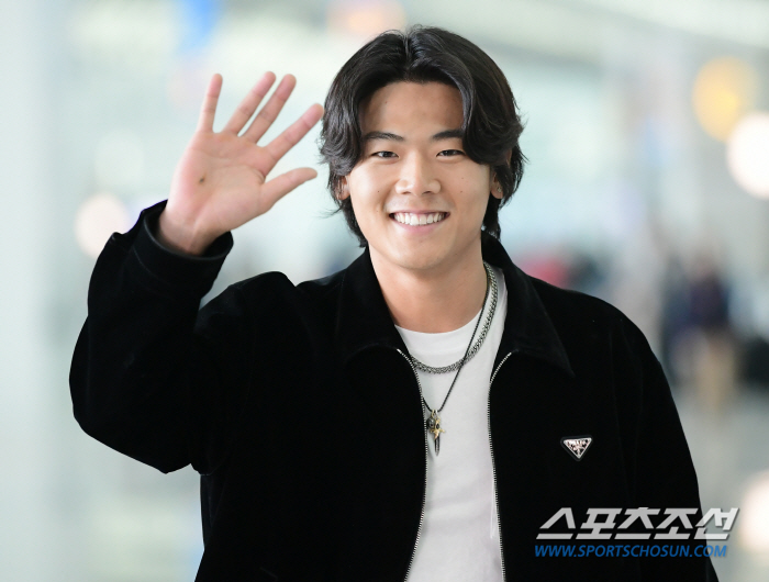 LA로 조기 출국, 강정호 과외받는 배지환의 각오 "책임질 사람 늘었다.…