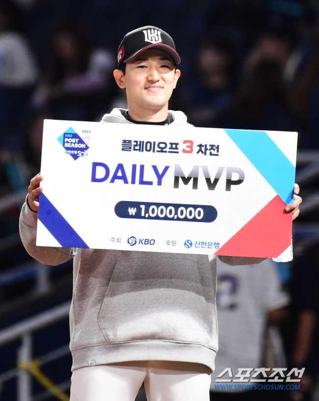 KT 첫 비FA 다년계약이 성사될까...이제 선택은 고영표의 몫이다