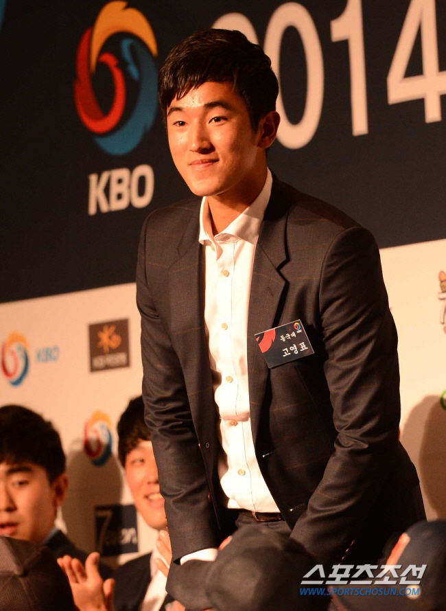 KT 첫 비FA 다년계약이 성사될까...이제 선택은 고영표의 몫이다