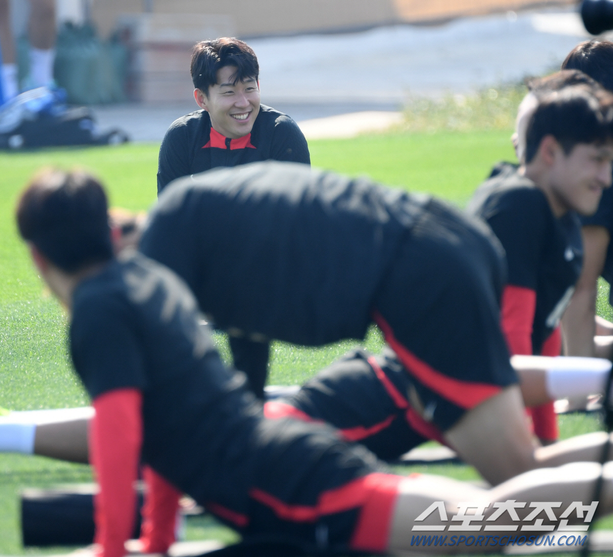 대한민국 축구대표팀이 11일(현지시간) 오전 카타르 도하 알에글라 훈련장에서 회복훈련을 진행했다. 손흥민이 훈련을 소화하고 있다. 도하(카타르)=박재만 기자 pjm@sportschosun.com/2023.01.11/