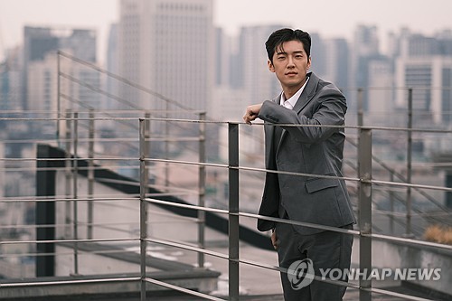 (서울=연합뉴스) 류효림 기자 = 뮤지컬 '몬테크리스토'의 배우 고은성이 11일 오후 서울 강남구 도곡동 EMK뮤지컬컴퍼니에서 열린 공동 인터뷰에서 포즈를 취하고 있다. 2024.1.11 ryousanta@yna.co.kr