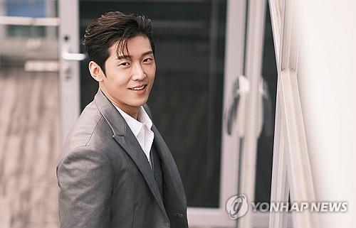 (서울=연합뉴스) 류효림 기자 = 뮤지컬 '몬테크리스토'의 배우 고은성이 11일 오후 서울 강남구 도곡동 EMK뮤지컬컴퍼니에서 열린 공동 인터뷰에서 포즈를 취하고 있다. 2024.1.11 ryousanta@yna.co.kr