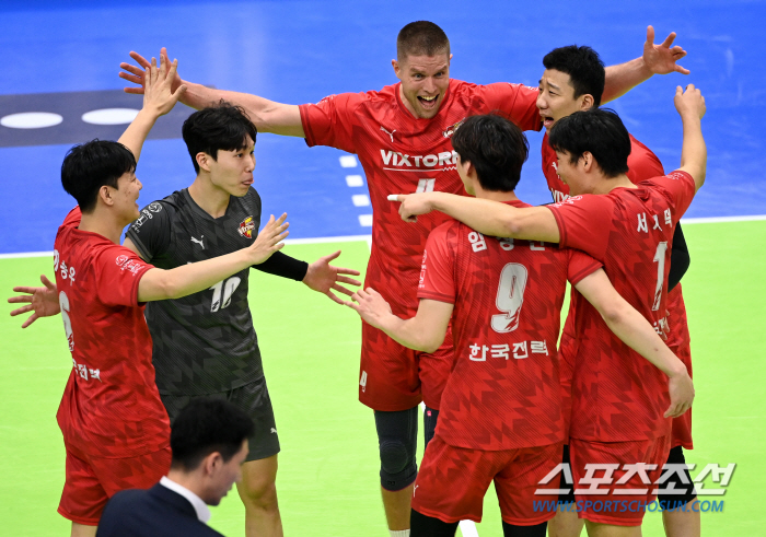 "너도 할 수 있어" 日 리베로 격려, '반'은 따라갔다…"다음 경기는 …
