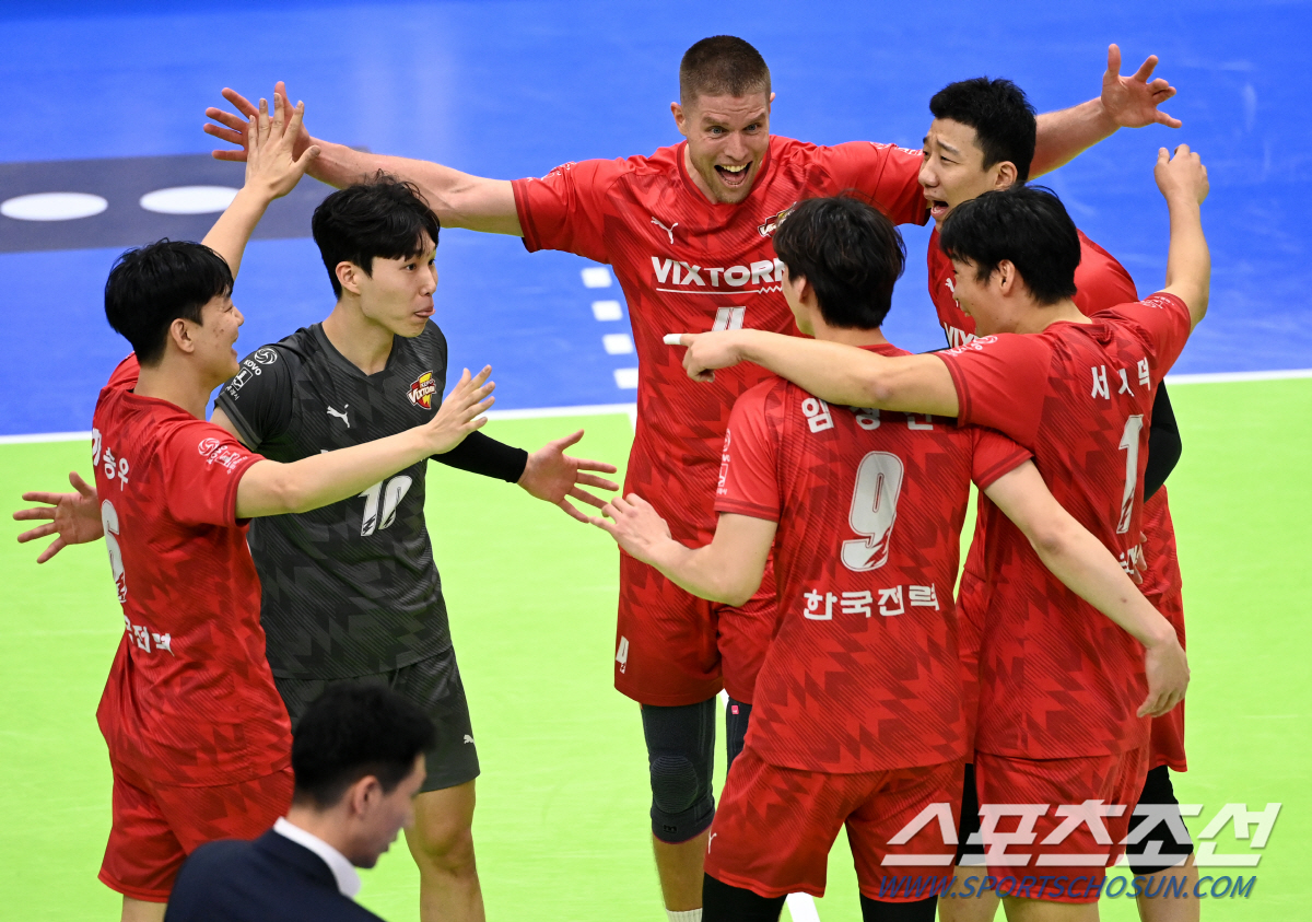 "너도 할 수 있어" 日 리베로 격려, '반'은 따라갔다…"다음 경기는 …