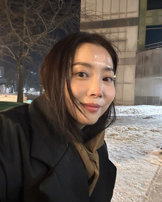 오윤아, 스키장에서도 촉촉한 꿀피부…점점 더 어려지는 동안 미모