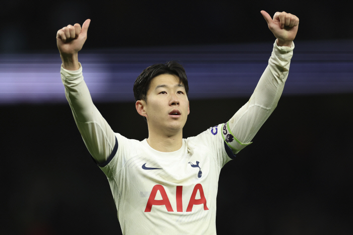 '기습 숭배 등장' 손흥민, EPL 통산 득점+도움 기록 화제..."리그…