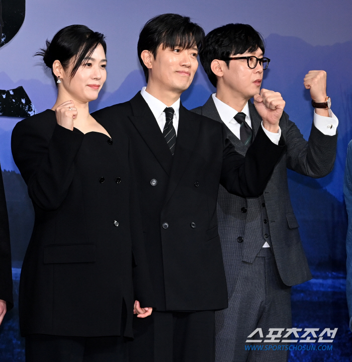 [SC현장] "찌질한 김현주, 충격적 진실"..연상호 감독, '선산'으로…