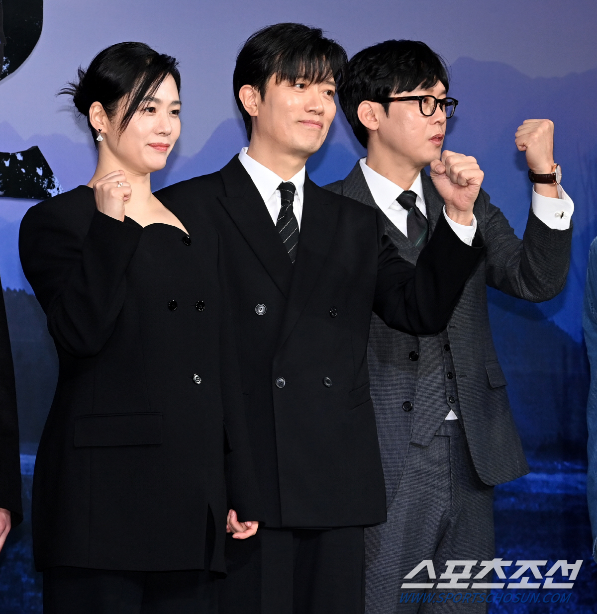 [SC현장] "찌질한 김현주, 충격적 진실"..연상호 감독, '선산'으로…