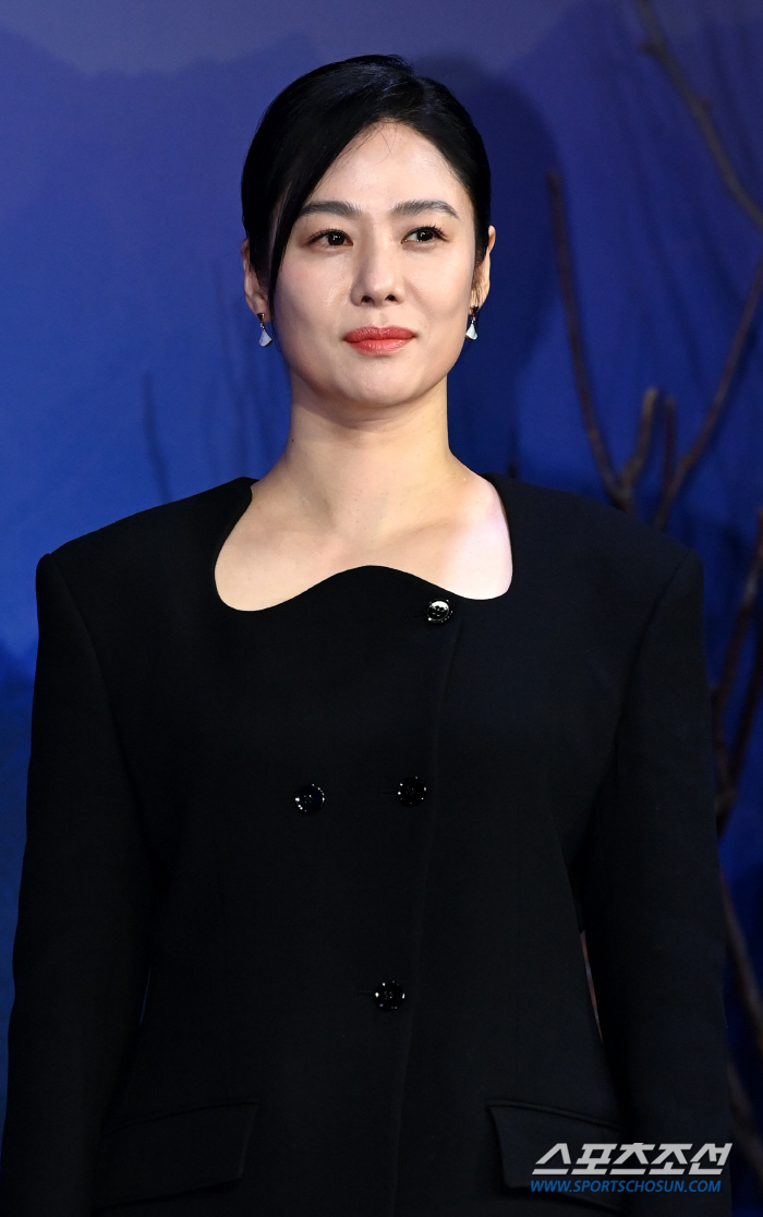 [SC현장] "찌질한 김현주, 충격적 진실"..연상호 감독, '선산'으로…